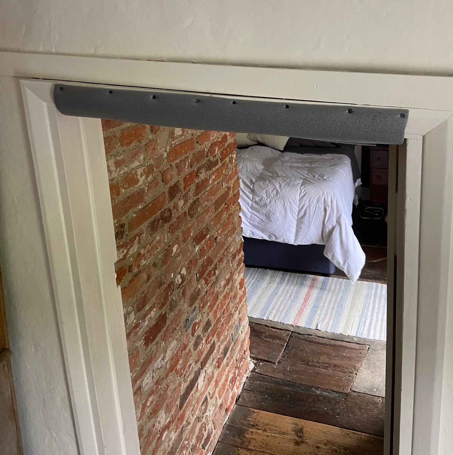 Doorway head protector Doorway head protector